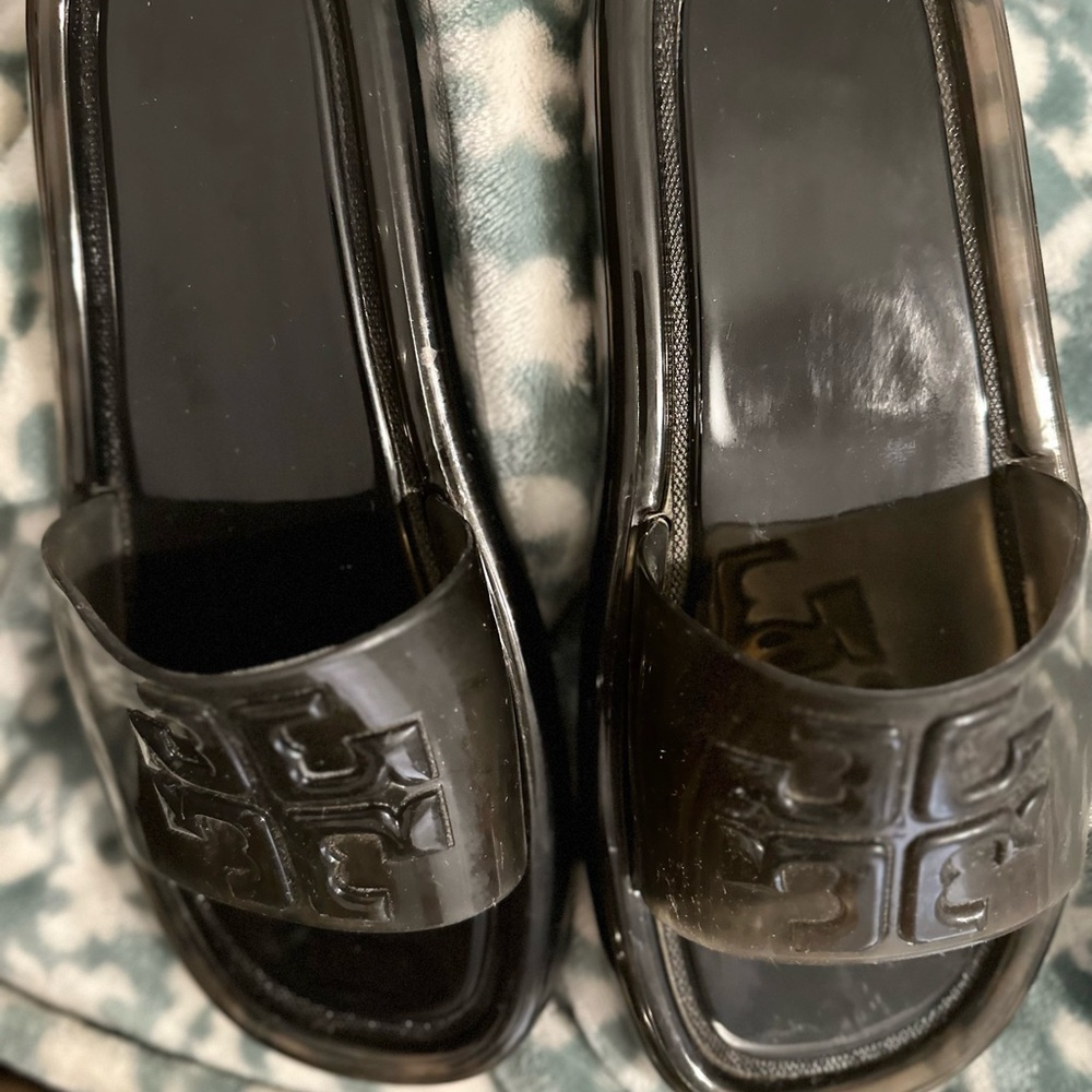 Black jelly Tory Burch sandals new never wore with original pouch and box